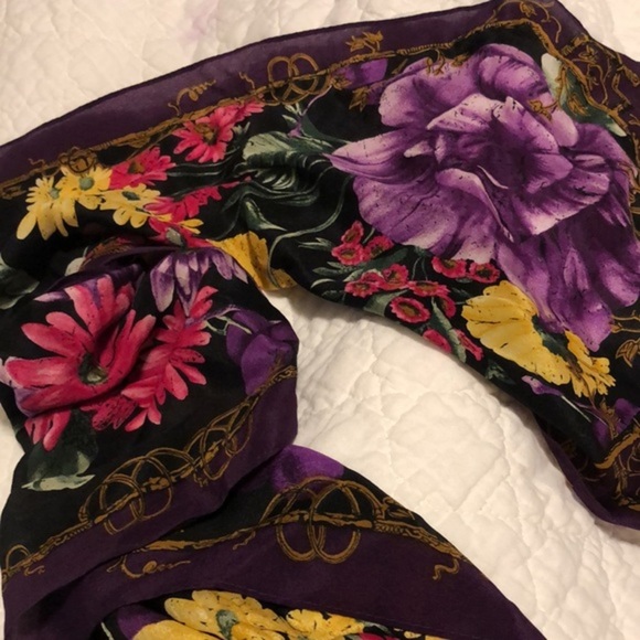 VINTAGE Oscar de la Renta Scarf (100% silk) - Picture 6 of 6